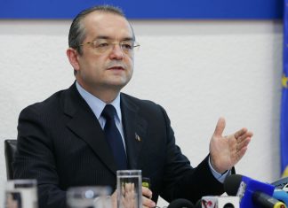 Ce fost ministru in guvernul Boc isi face CAMPANIE in limbi straine