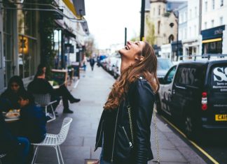 239 Citate Despre Zambet Care iti vor schimba viata